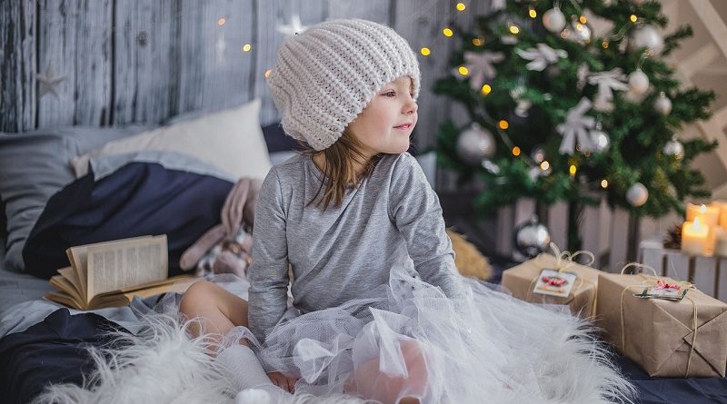 Christmas Gifts for Girls #Dollhouses #ChristmasGifts