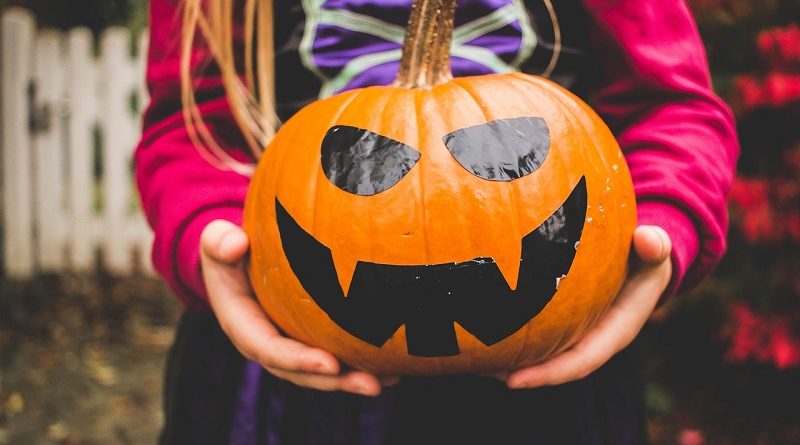 Halloween Giveaway Hop! #HocusPocus