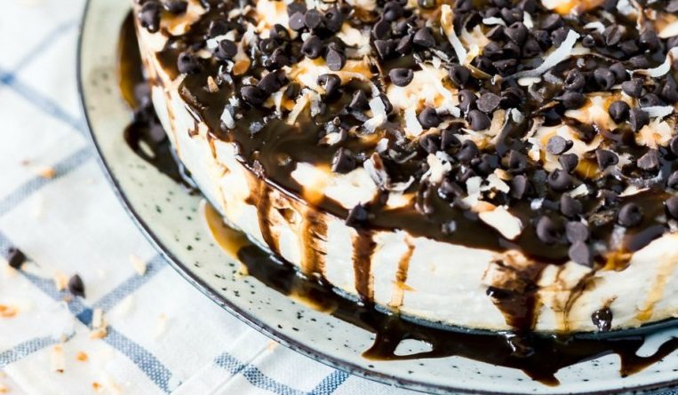 No Bake Samoa Cheesecake from Powered by Mom! #ChristmasSweets #NoBakeCheesecake #Christmas #Desserts
