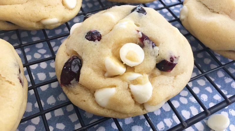 Cranberry White Chocolate Chip Cookie Recipe #ChristmasCookies #ChristmasSweets