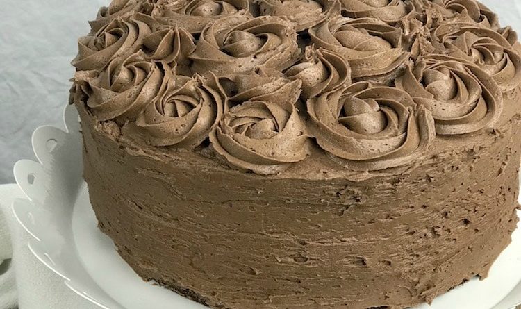 White Cake with Brownie Layer, Chocolate Buttercream Frosting #Cake #Brownie #EasterCakes