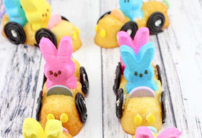 Easy Easter PEEP Mobiles #EasterSweetsandTreats #EasterDessert #KidsEaster