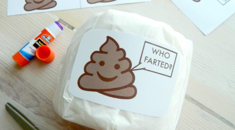 Father's Day Toilet Paper Gift Tutorial! Wraped Toilet Paper Gifts for Dad #FathersDay #FathersDayGifts #toiletpaper #funnygifts