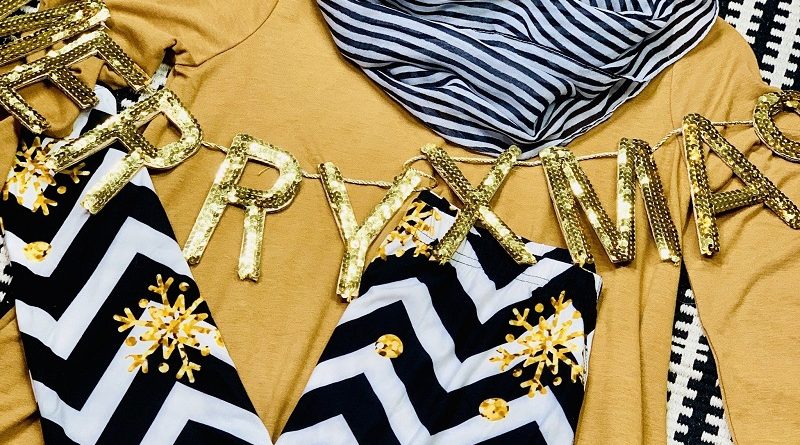 Black and white Chevron Glitterflakes Leggings #HolidayFashion #christmas #newyears #goldfashion
