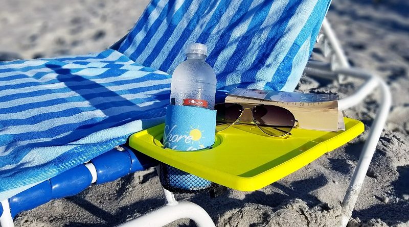 Beaching has never been more relaxing! Learn more about the Shore Shelf at Mommy's Playbook #Beaching #BeachLife