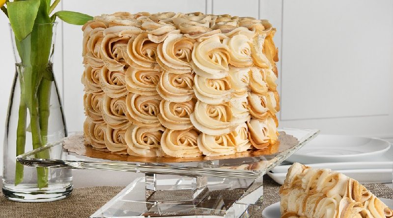 The Carre Crystal Cake Holder from JoyJolt