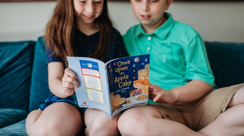 This September, on top of eating delicious apples with honey and making resolutions for the coming year, families raising Jewish children can also kick off the New Year by signing up for PJ Library, a free program that offers monthly, age-appropriate books celebrating Jewish values and culture through the joy of story books.