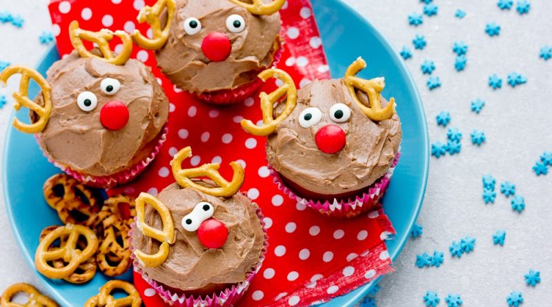 Easy Reindeer Decorated Cupcakes